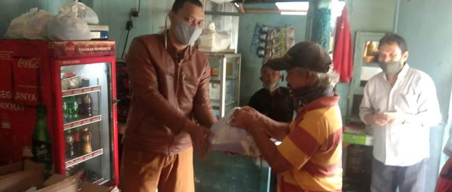 Pembagian sembako oleh KPTB di Terminal Baranangsiang, Kamis 23/4/2020 (dok. KM)