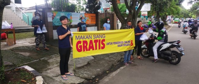 Pembagian makan siang gratis di GBI Elohim, Batutulis, Kota Bogor, Selasa 31/3/2020 (dok. KM)