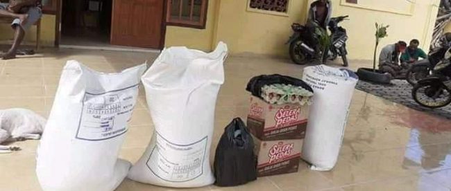 Sebagian dari bantuan kebutuhan pokok bagi mahasiswa asal Paniai di Jayapura yang diserahkan oleh Anggota DPRD Paniai John Deki Yogi, Kamis 2/4/2020 (dok. KM)