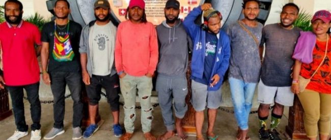 Mahasiswa eksodus asal Kabupaten Mimika usai memberikan keterangan kepada wartawan di Timika (dok. KM)