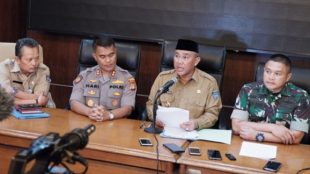 Wali Kota Depok Saat Jumpa Pers Penanganan Wabah Covid-19 (dok. Diskominfo Depok)