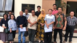 Pengurus RT10/03 Didampingi Tim Kuasa Hukum Saat Hadir di PTUN Bandung (dok. KM)