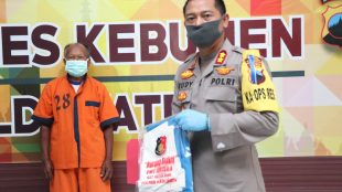 Kapolres Kebumen saat memberikan rilis pers di Mapolres Kebumen, Rabu 15/4/2020 (dok. KM)