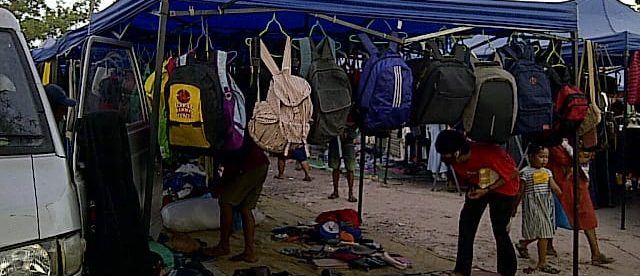 Stand pedagang di pasar kaget Batu Aji, Batam (dok. KM)