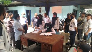 Pembagian paket sembako BPJT di Terminal Baranangsiang Kota Bogor, Senin 18/5/2020 (dok. KM)