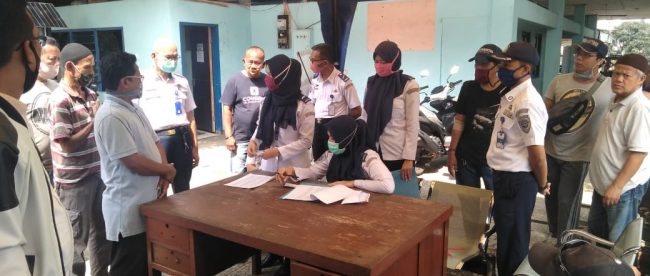 Pembagian paket sembako BPJT di Terminal Baranangsiang Kota Bogor, Senin 18/5/2020 (dok. KM)