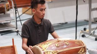 Emie Sukmasari, penyanyi asal Malaysia yang meniti karis di Padang, Sumatera Barat (dok. KM)