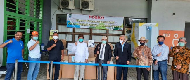 Huria Kristen Batak Protestan (HKBP) Distrik XIX Bekasi serahkan bantuan ke Pemkot Bekasi di Posko Gugus Tugas Covid-19 Stadion Patriot Chandrabhaga Kota Bekasi, Sabtu 2/5/2020 (dok. KM)