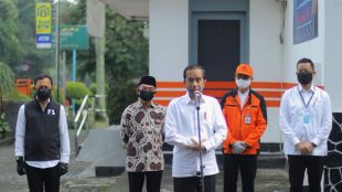 Presiden Joko Widodo membuka penyerahan BLT di Kantor Pos Bogor, Rabu 13/5/2020 (Foto Istimewa)