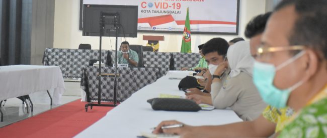 Wali Kota Tanjungbalai M. Syahrial memimpin Rapat Koordinasi Tim Gugus Tugas Percepatan Penanganan COVID-19 untuk upaya pemulangan TKI dari Malaysia, Kamis 30/4/2020 (dok. KM)