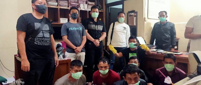 Komplotan perampok yang berhasil diringkus tim gabungan Polres Pelalawan, Riau dan Polresta Padang (dok. KM)