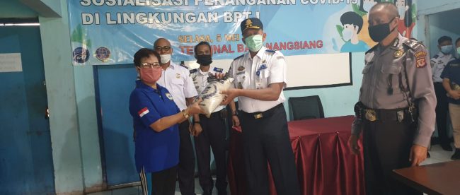 Bantuan paket sembako BPTJ di Terminal Baranangsiang, Senin 5/5/2020 (dok. KM)