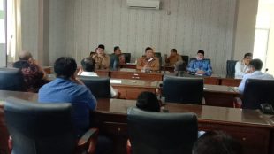 Rapat Koordinasi DPRD Pasaman Barat yang mengundang Bupati dan OPD setempat pada Senin 4/5/2020 (dok. KM)