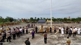 Apel gelar pasukan Pembatasan Sosial Berskala Besar (PSBB) di halaman kantor Bupati Pelalawan, Sabtu 16/5/2020 (dok. KM)