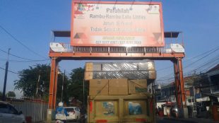 JPO di depan Stasiun Bekasi yang ditunda pembangunannya (dok. KM)