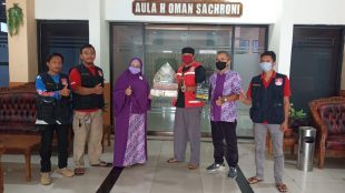 Tokoh distributor Avail Bogor-Depok saat menyerahkan bantuan ke Satgas TRC Covid-19 Subang, Rabu 3/6/2020 (dok. KM)