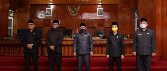 Pimpinan DPRD dan Pansus ASN DPRD Bengkulu Selatan saat usai Rapat Paripurna Pansus ASN pada Senin 22 Juni 2020 (dok. KM)