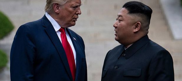 Presiden AS Donald Trump saat bersama Pemimpin Tertinggi Republik Rakyat Demokratik Korea (Korea Utara), Kim Jong Un (stock)