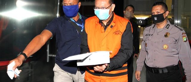 Mantan Sekretaris MA Nurhadi setelah menjalani pemeriksaan perdana sebagai saksi untuk menantunya, Rezky Herbiyono, Rabu 10/6/2020 (dok. Hari Setiawan Muhammad Yasin/ KM)