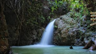 Air terjus di Sungai Kampar, Desa Koto Mesjid, Kampar, Riau (stock)