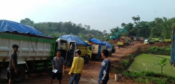 Galian tambang tanah di Desa Sangiang, Kecamatan Pamarayan, Serang (dok. KM)