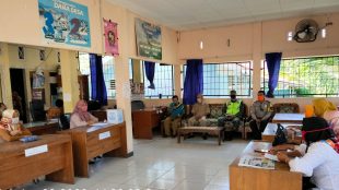 Suasana saat Rapat Refocusing Perubahan Anggaran APBDes Desa Simpang Pino, Kec. Ulu Manna, Kab. Bengkulu Selatan pada Selasa 9/6/2020 di Kantor Balai Desa Simpang Pino, Selasa 9/6/2020 (dok. KM)
