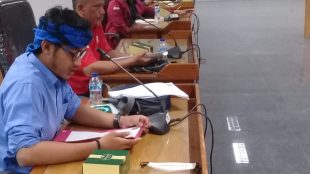 Ketua GERPAMMA dan jajaran pengurus saat membacakan pernyataan sikap di DPRD Kota Bogor (dok. KM)