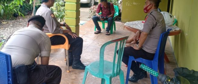 Kapolsek Kota Manna Iptu M.Rifai saat memberikan imbauan kepada masyarakat RT 05 Kel. Ibul Kec. Kota Manna, Bengkulu Selatan, Rabu 17 Juni 2020 (dok. KM)
