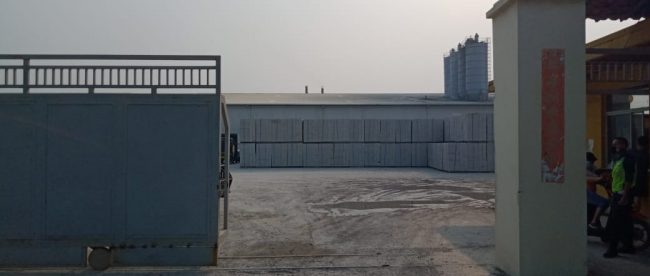 Gerbang pabrik milik perusahaan PT. Inti Global Industri, Kabupaten Serang, Banten (dok. KM)