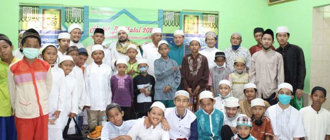 Halal Bihalal dan santunan yatim dhuafa di Yayasan Salwa Madina Depok, Minggu 14/6/2020 (dok. KM)