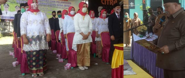 Wabup Bengkulu Selatan saat melantik 20 Anggota BPD Kec.Seginim senen (27/07/2020)
