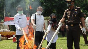 Pemusnahan Barang Bukti Hasil Tindak Kejahatan Di Kejaksaan Negeri Kota Bogor, Kamis 23/7/2020 (dok. KM)