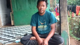 Pedagang warung di Desa Tajur Halang, Cijeruk, Bogor, Mang Ali (dok. KM)