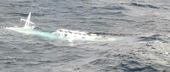 Kapal nelayan yang tenggelam di perairan Kupang, NTT, Minggu siang 5/7/2020
