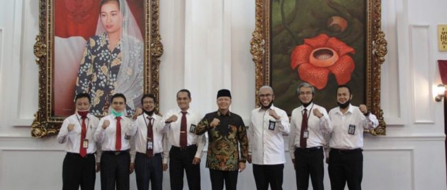 Foto bersama usai beraudiensi bersama Kepala Kanwil Direktorat Jenderal Perbendaharaan Nasional (DJPBN) Provinsi Bengkulu, Kantor Pajak Pratama Bengkulu dan Kantor Pelayanan Perbendaharaan Negara Bengkulu.(dok. Humas Pemprov)