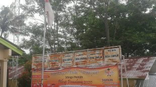 Bendera Merah Putih yang lusuh yang dikibarkan di halaman Kantor Desa Simpur, Kabupaten Pemalang (dok. KM)