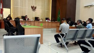 Peroses jalannya sidang dugaan korupsi Dana Kesra Setda BS dengan agenda mendengarkan keterangan saksi di PN Tipikor Bengkulu,Rabu (12/08)