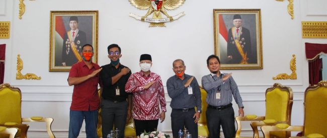 Gubernur Rohidin usai terima audiensi Perwakilan BNI Terkait Penyelenggaraan Turnamen Basket di tengah Pandemi Covid-19, di Gedung Daerah Balai Raya Semarak Bengkulu, Rabu (12/08).