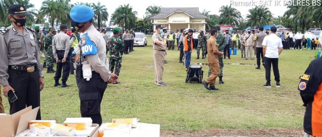 Suasana saat apel persiapan sebelum dimulainya penyemprotan Disenfektan oleh Polres BS Polda Bengkulu