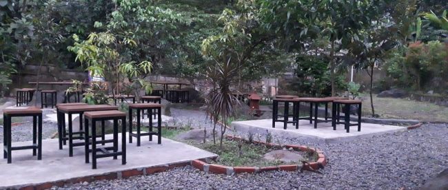 Suasana kafe Natural Coffee di Pagelaran, Ciomas, Kabupaten Bogor (dok. KM)