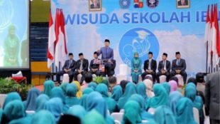 Wisuda Sekolah Ibu (Dok. Metropolitan.id)