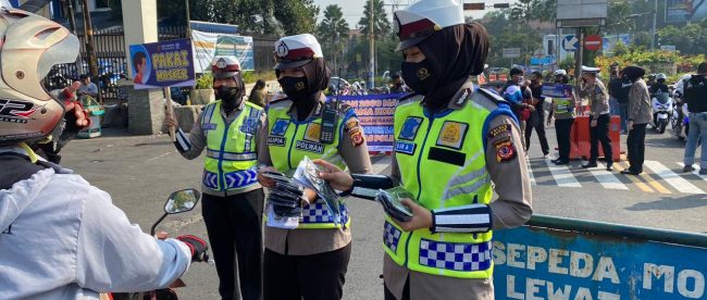 Pembagian Masker Polres Bogor di Gadog, Bogor (dok. KM)