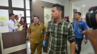 Operasi Tangkap Tangan (OTT) di Kantor DPKPP, Cibinong, Kabupaten Bogor, Selasa 3/3/2020 (dok.ceklissatu.com)