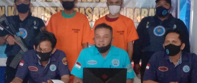 Kepala BNN Kabupaten Pasaman Barat Irwan Effenry saat memaparkan program BNN Pasbar pada konferensi pers kepada wartawan, Selasa 11/8 di Kantor BNN Simpang Empat.