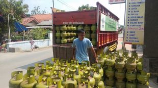 Pangkalan LPG 3 kg di Desa Mariuk, Kecamatan Tambakdahan, Subang, yang tidak memasang plang pangkalan (dok. KM)