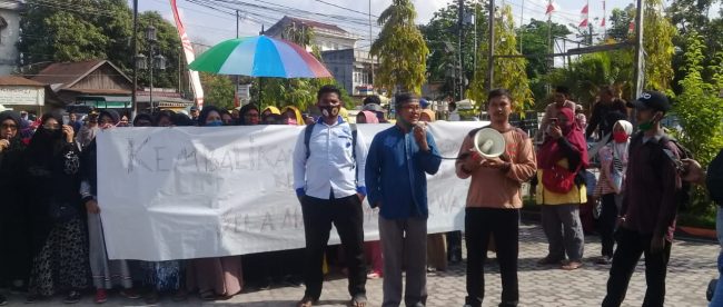 Aksi unjuk rasa aktivis Muhammadiyah di depan kantor Kemenag Kota Tanjungbalai, Kamis 27/8/2020 (dok. KM)