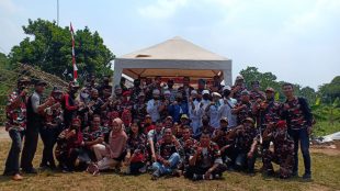 LMP (Laskar Merah Putih) MAC (Markas Anak Cabang) Parungpanjang Gelar Santunan Yatim Piatu Untuk Menyambut Tahun Baru Islam 1 Muharram 1442 Hijriah pada hari minggu 30 Agustus 2020, di Pendopo Kades Lumpang Perdayu, (Dok : Hari Setiawan Muhammad Yasin/KM)