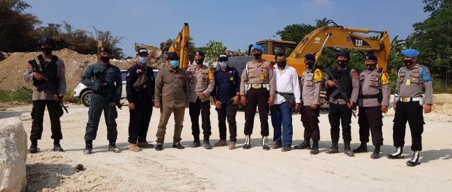 Tim Gabungan menghentikan penambangan kapur ilegal di Klapanunggal, Kabupaten Bogor, Jawa Barat, Senin 31/8 2020 (dok. Kepala Biro Hubungan Masyarakat, KLHK, Nunu Anugrah)