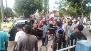 Editor: HJA Warga Kampung Nelayan dan Kampung Padang di depan Kantor Wasprod PT Timah Bangka Selatan, Rabu 9/9/2020 (dok. KM)