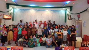 Taruna Merah Putih Asahan bersama Pimpinan Gereja serta Dewan Juri dan para peserta lomba setelah selesai acara Cerdas Cermat Alkitab di GSJPDI Filadelfia, Kecamatan Meranti, Kabupaten Asahan, Minggu 20/9/2020 (dok. KM)